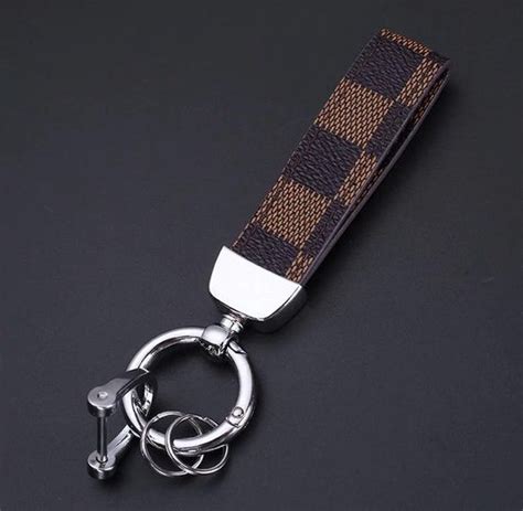 louis vuitton sleutelhanger heren|Louis Vuitton lv.